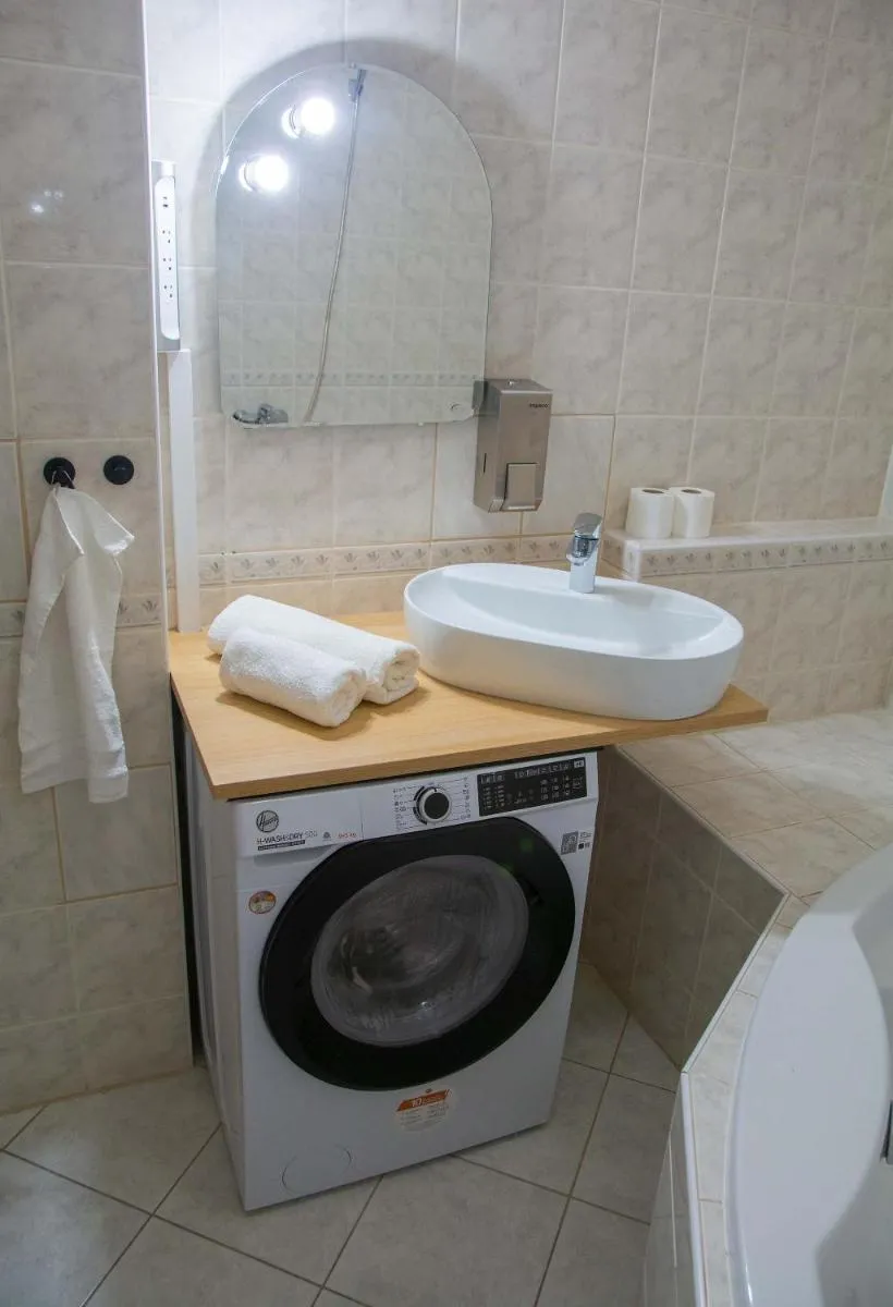 Image 4 of City Centre Apartment with Parking