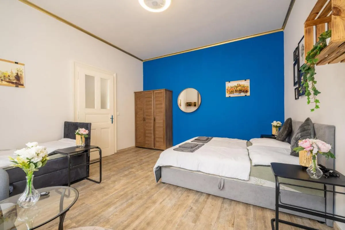 Image 4 of Cozy 3-BRD riverside apartment in center Prague