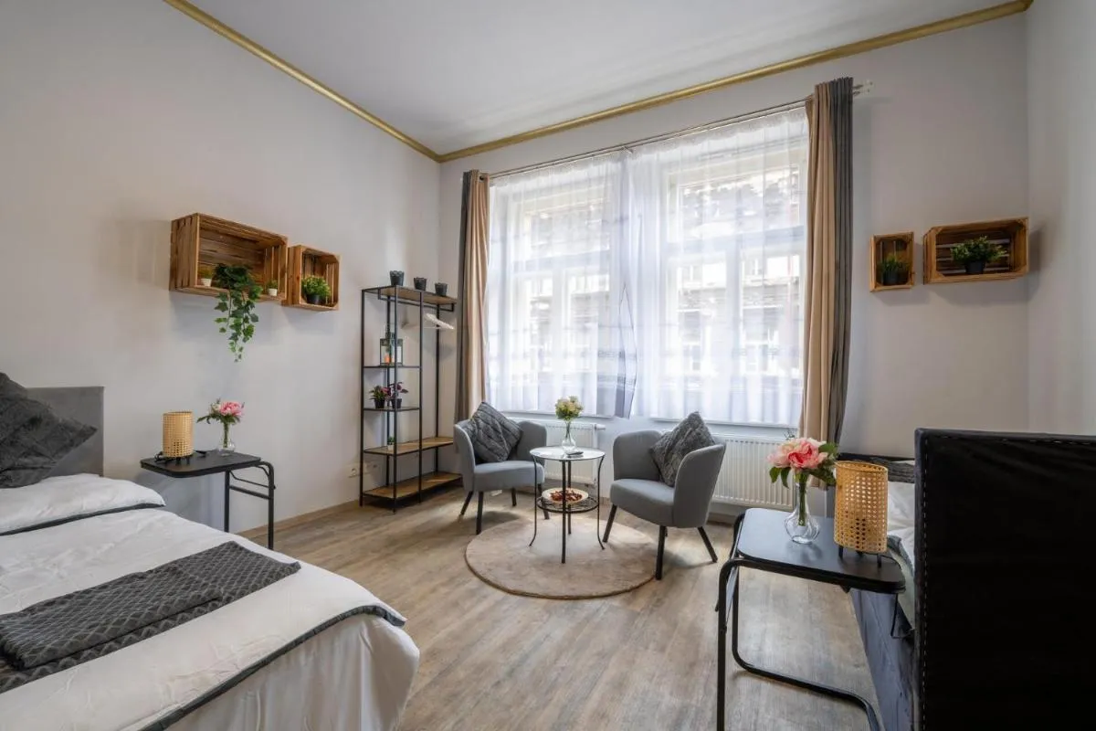 Image 1 of Cozy 3-BRD riverside apartment in center Prague