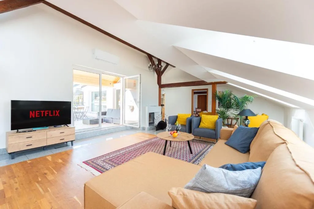 Image of Cozy 4-bedrooms apartment with Terrace