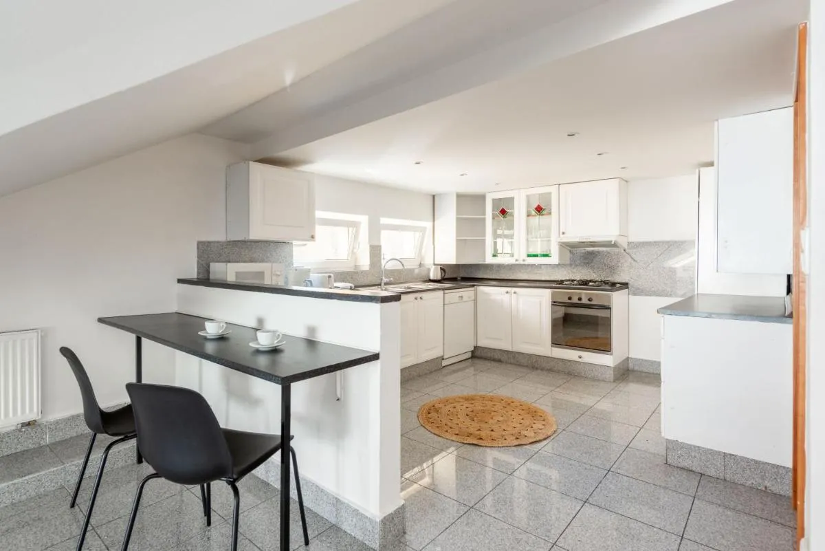 Image 6 of Cozy 4-bedrooms apartment with Terrace