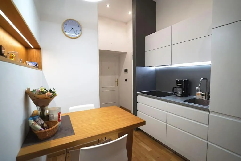 Image 3 of Cozy apartment with garage