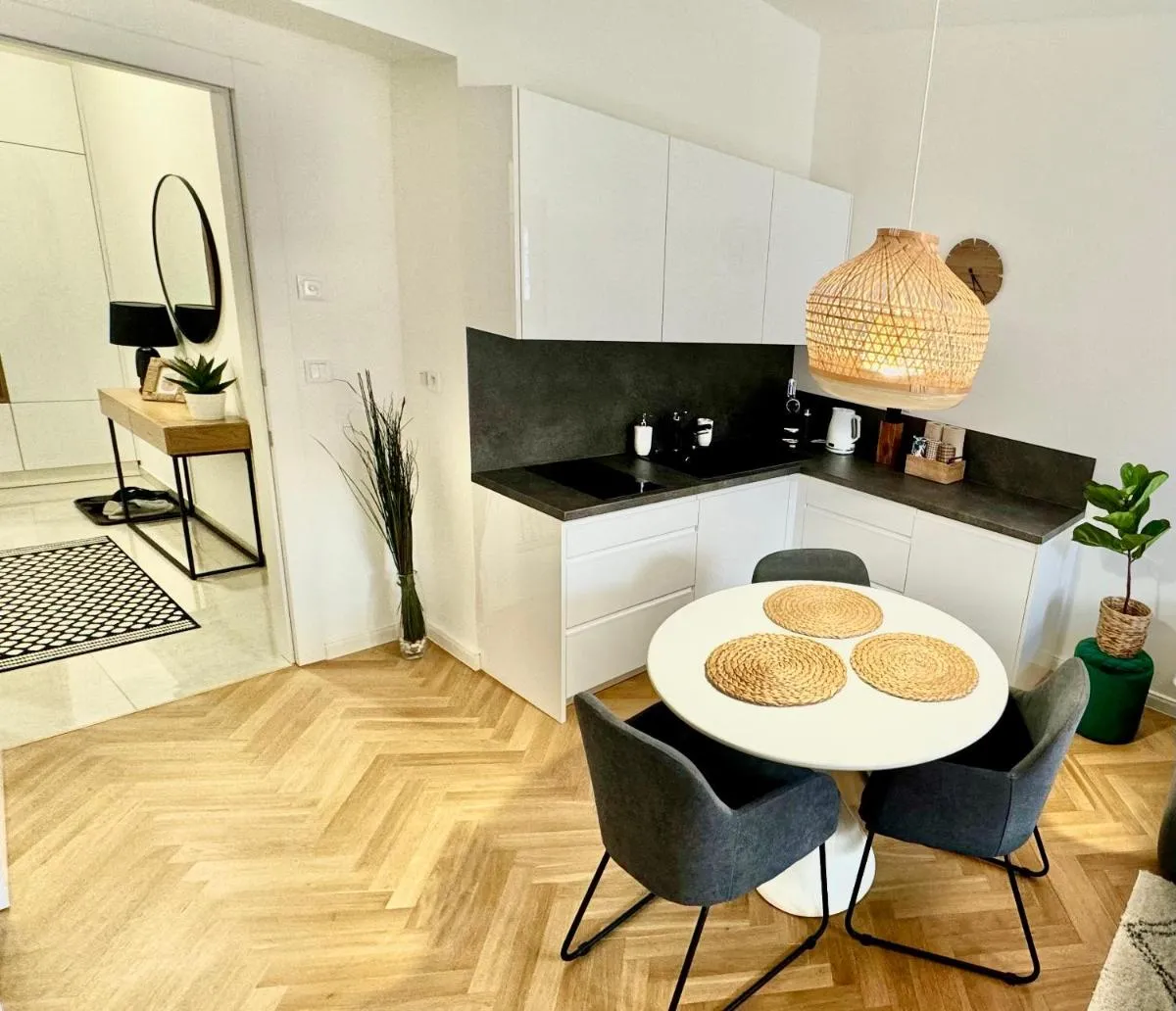 Image 1 of ESMOA apartments – Ovenecká, Praha 7 – plně vybaven