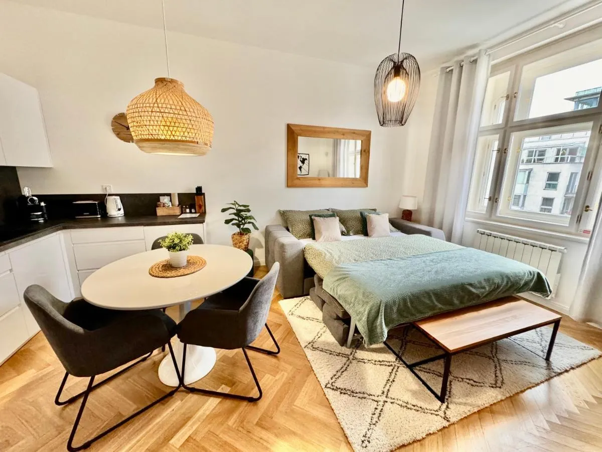 Image 2 of ESMOA apartments – Ovenecká, Praha 7 – plně vybaven