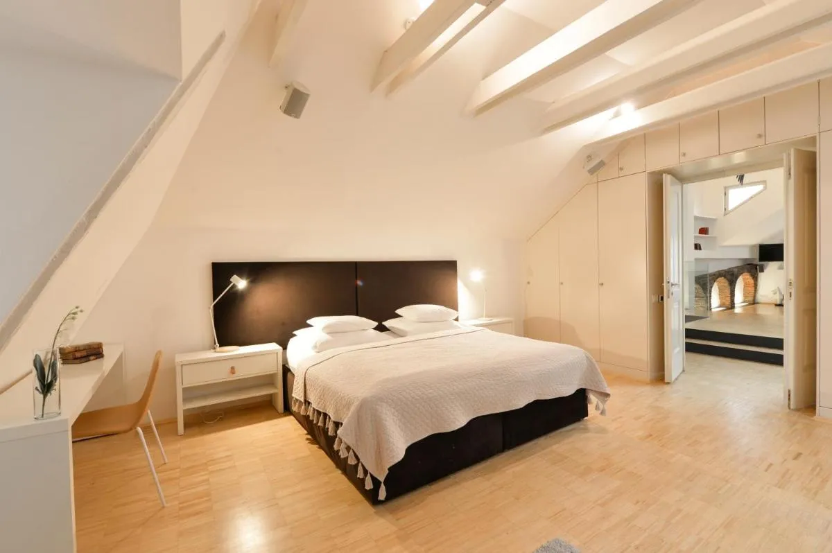 Image 6 of Eclectic Loft Royal Way
