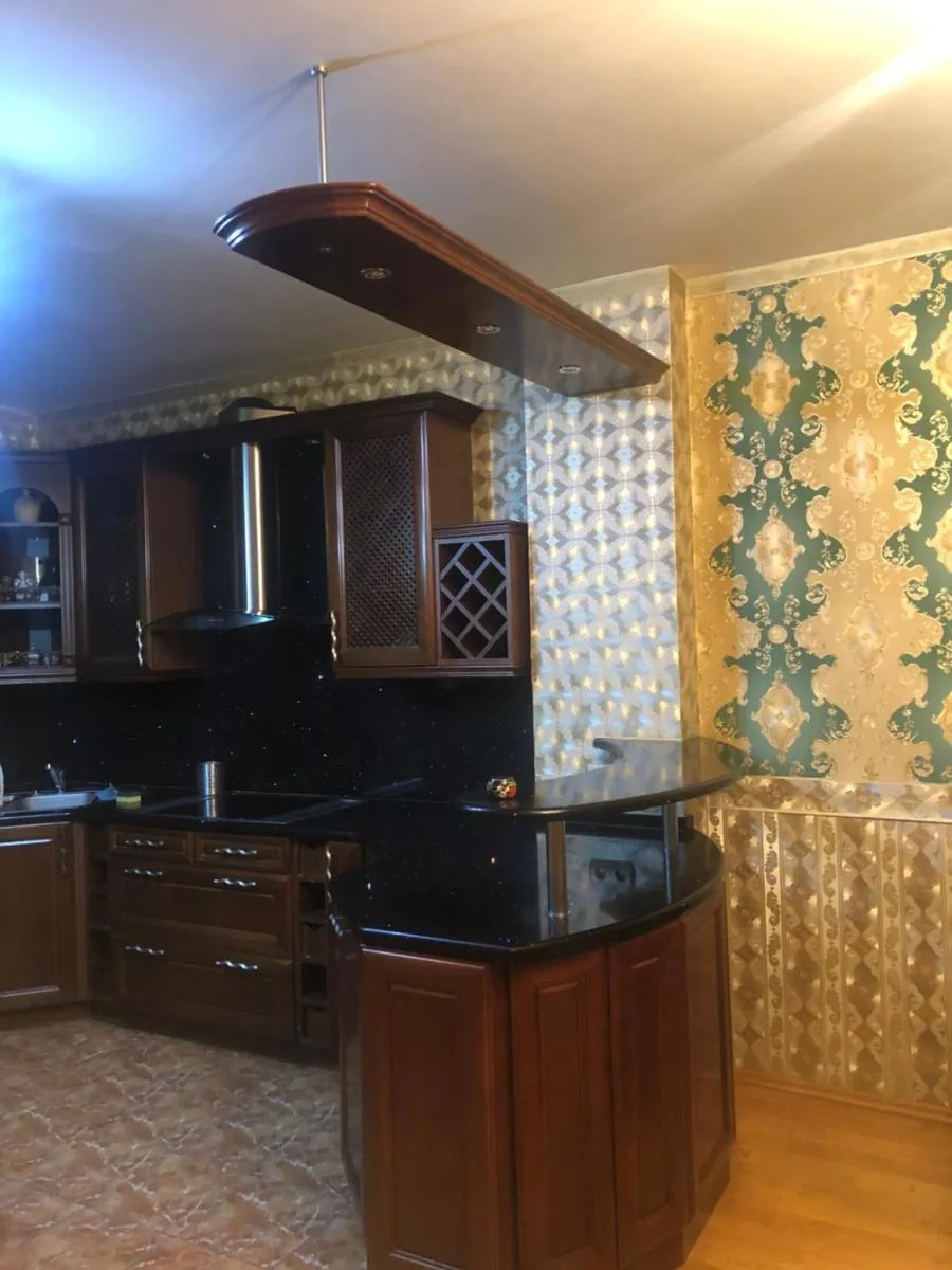 Image 6 of Emerald Suite