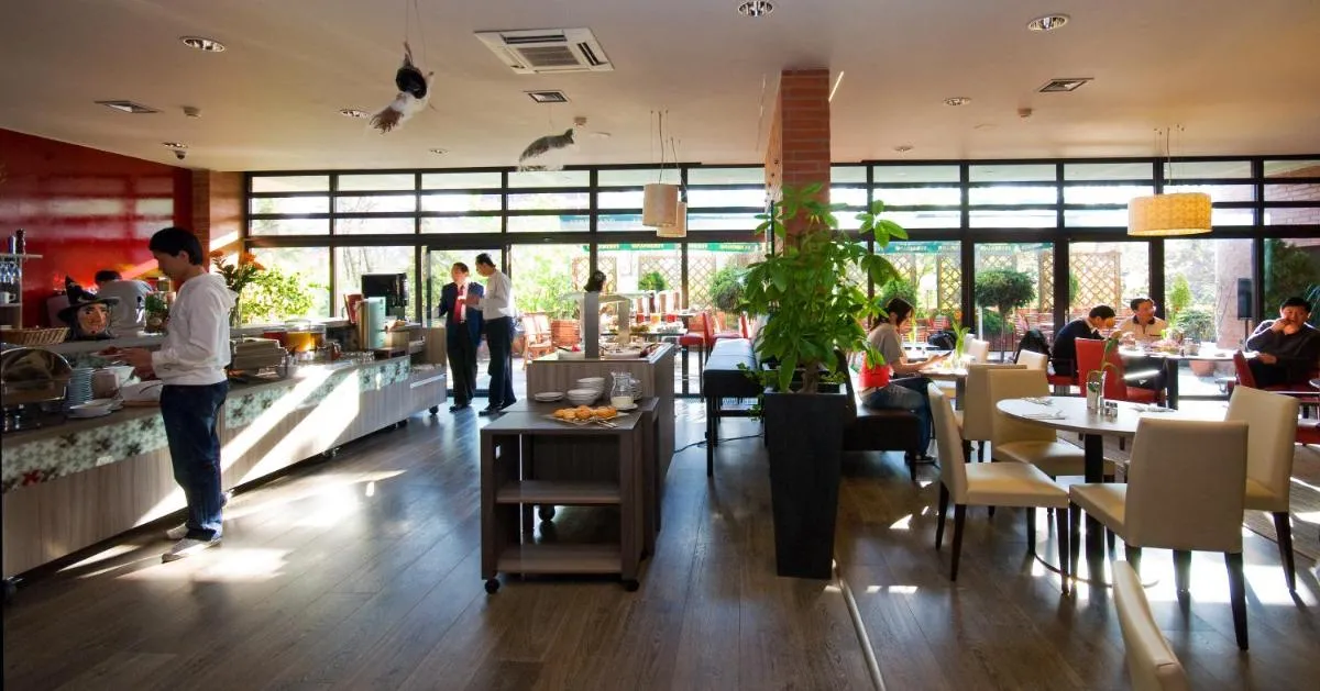 Image 3 of Expo Hotel