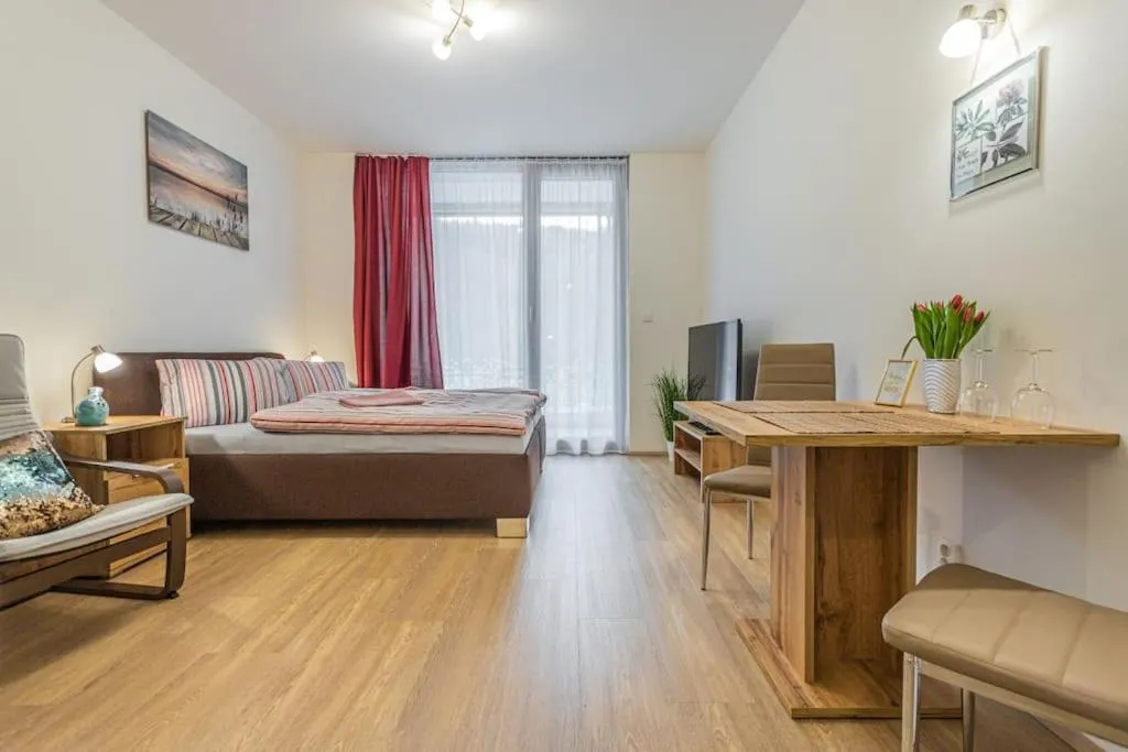 Image of Flat with Bathtub & Balcony, only 12min Centrum, 200Mb WIFI