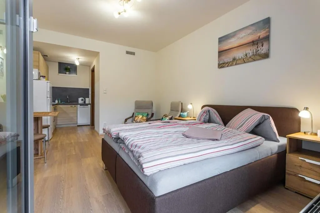 Image 6 of Flat with Bathtub & Balcony, only 12min Centrum, 200Mb WIFI