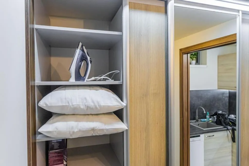 Image 2 of Flat with Bathtub & Balcony, only 12min Centrum, 200Mb WIFI