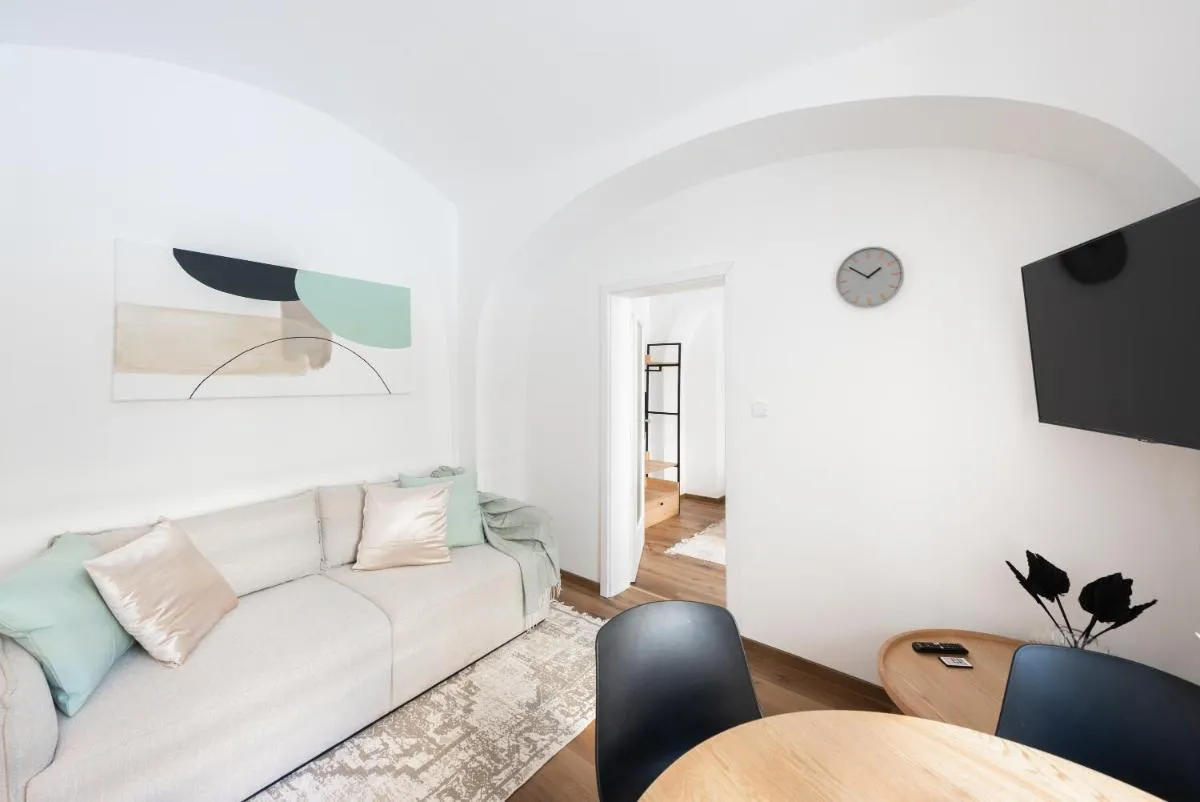 Image 4 of George Apartment