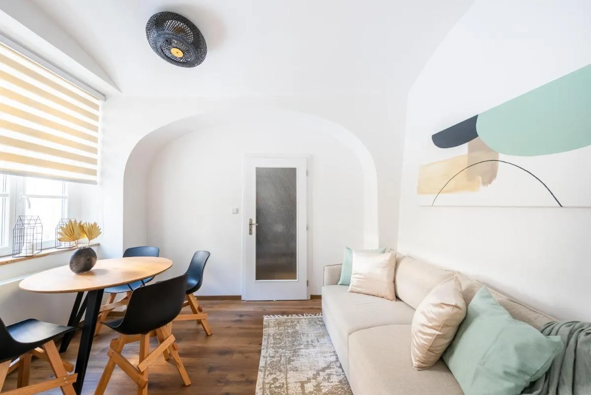 Image 2 of George Apartment