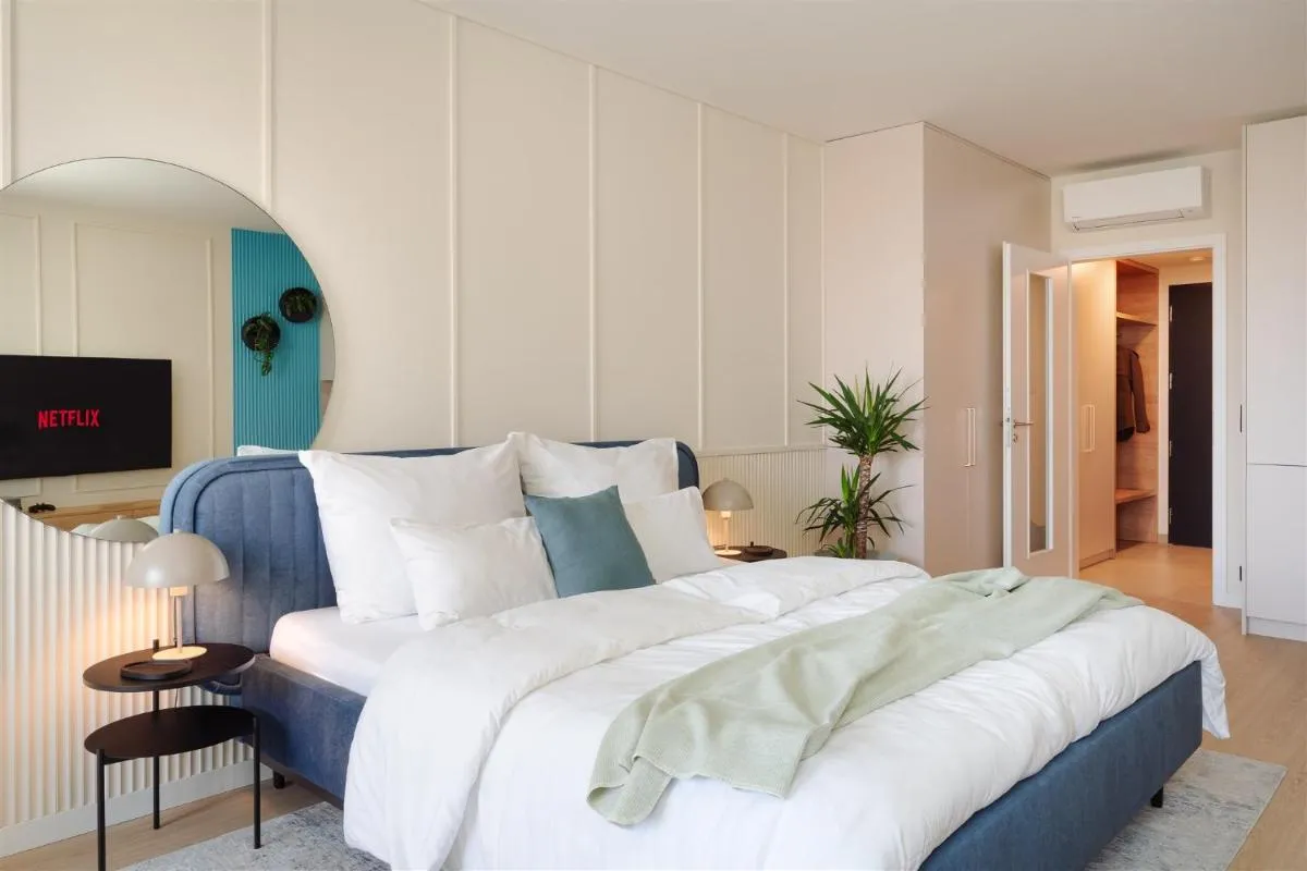 Image 1 of Good Vibe Studio near Metro – Garage, Air-Conditioning, Vinyl player