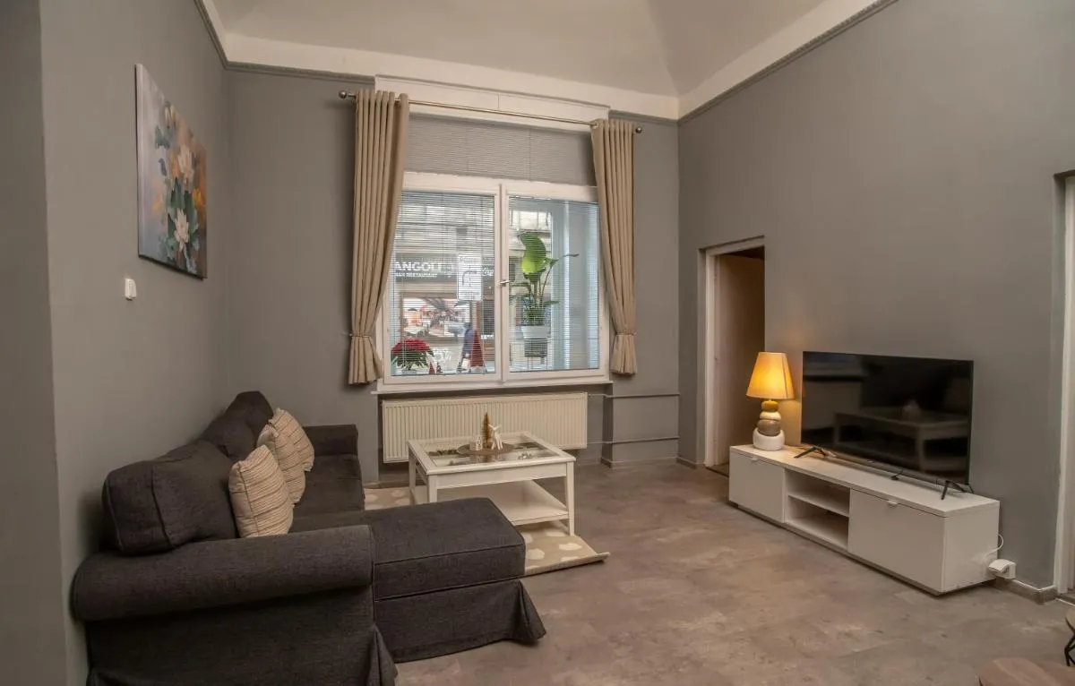 Image 2 of Grand apartment near Dancing House