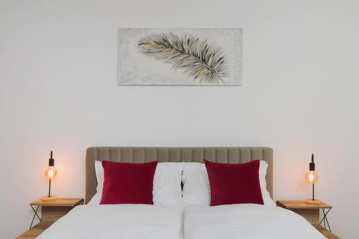 Image 2 of Granite – Cozy City Center Apartment with Balcony