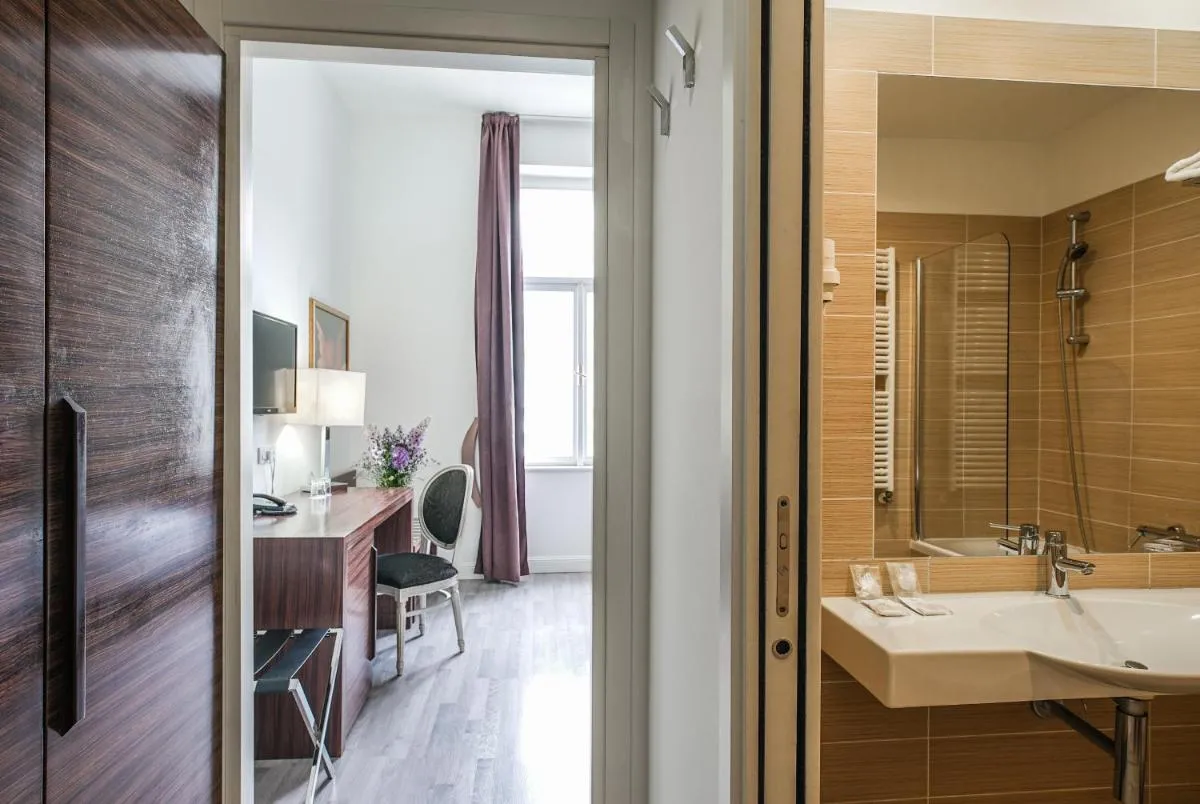 Image 2 of Hotel Assenzio Prague