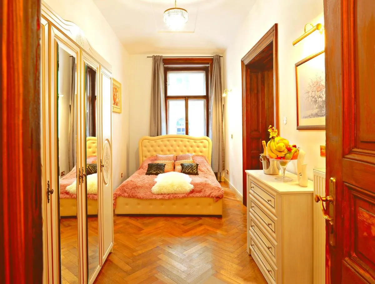 Image 1 of Imperial Deluxe Suite