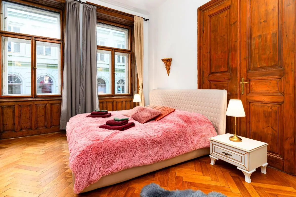 Image 5 of Imperial Deluxe Suite