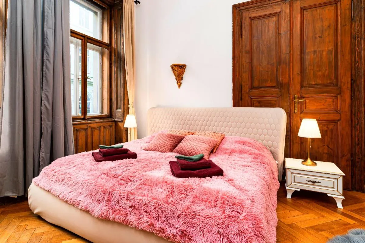 Image 2 of Imperial Deluxe Suite