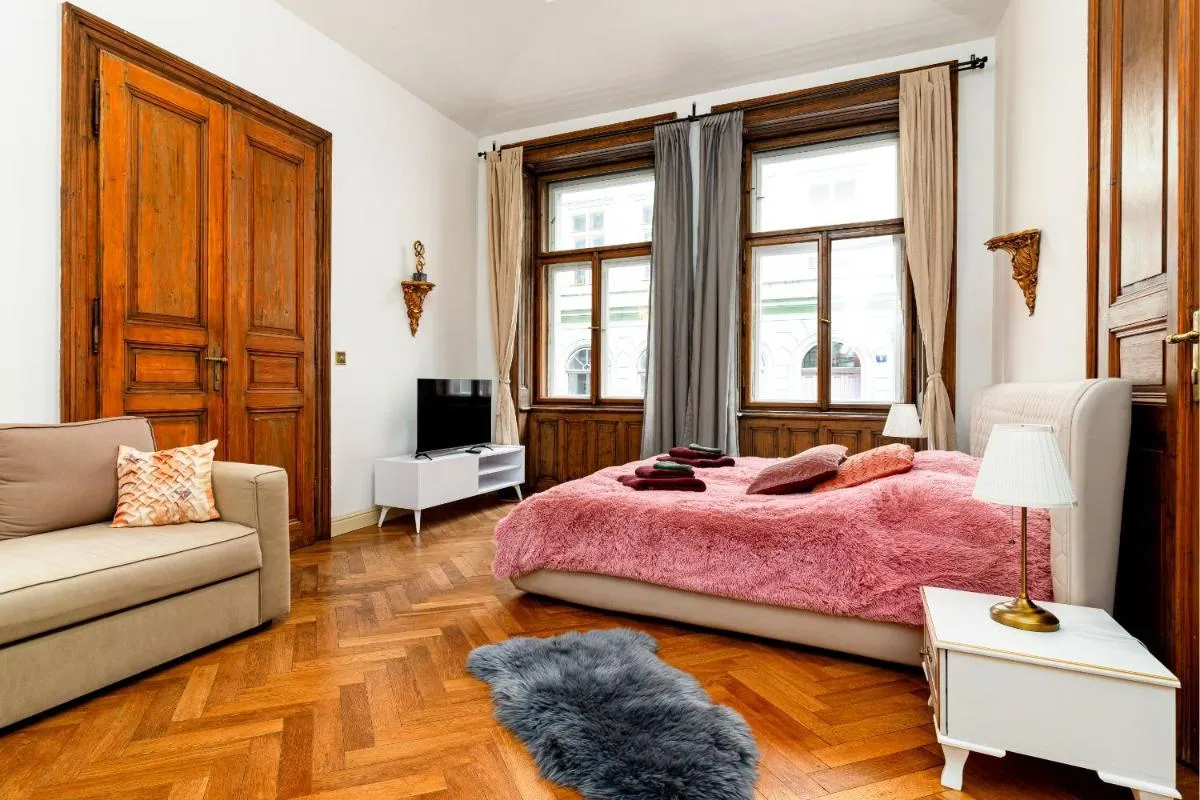 Image 4 of Imperial Deluxe Suite