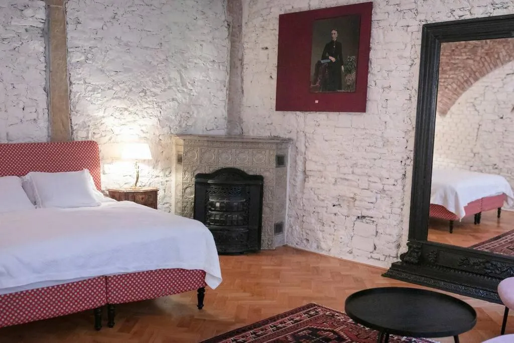 Image 6 of King Charles Apartment