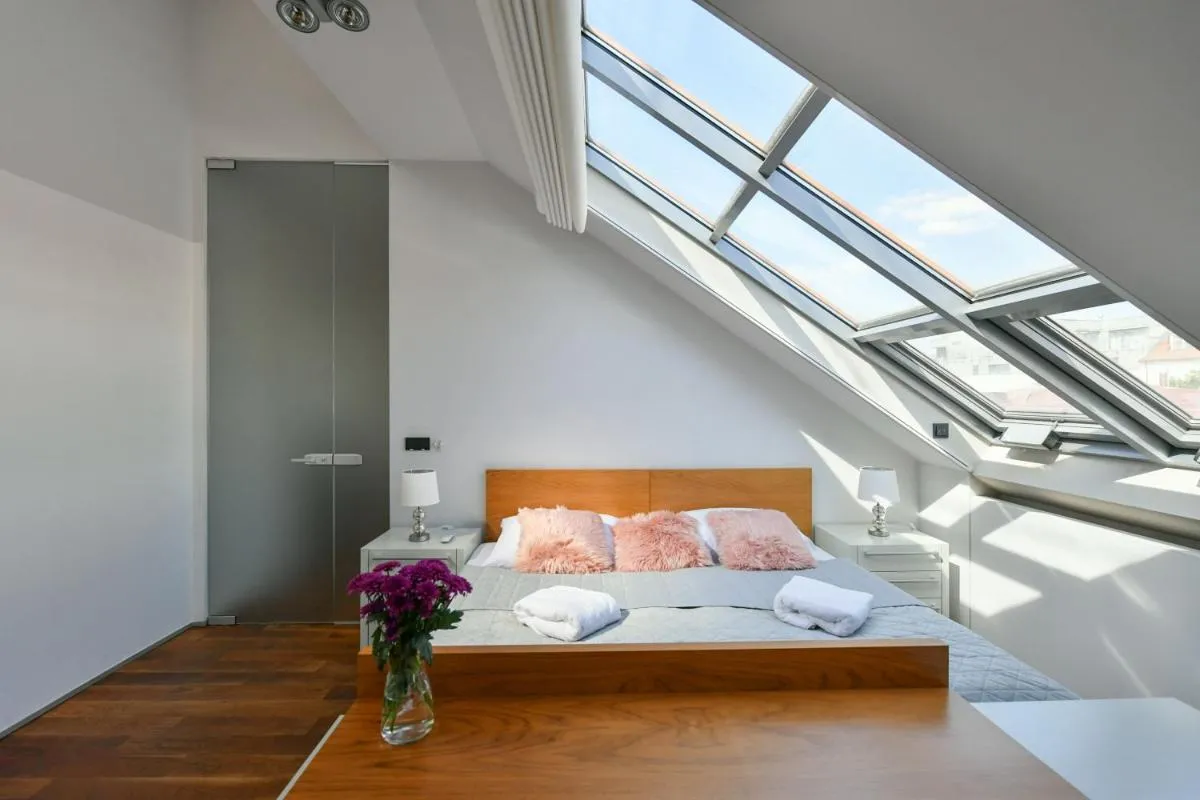 Image 1 of LUXURY CENTRAL PENTHOUSE WITH SAUNA, TERRACE, 250m2, 5BDRM, 3BTHRM