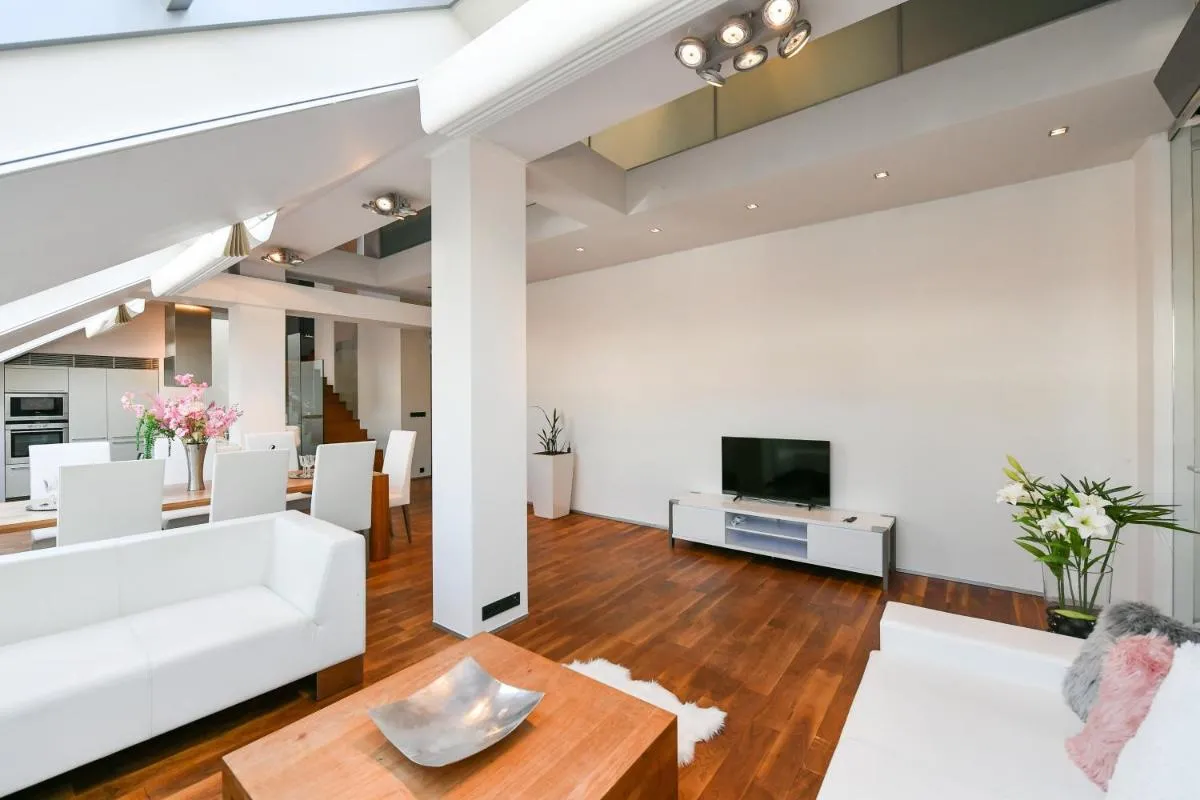 Image 4 of LUXURY CENTRAL PENTHOUSE WITH SAUNA, TERRACE, 250m2, 5BDRM, 3BTHRM