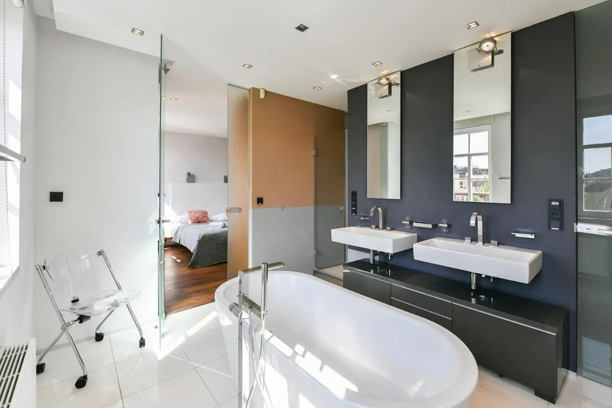 Image 2 of LUXURY CENTRAL PENTHOUSE WITH SAUNA, TERRACE, 250m2, 5BDRM, 3BTHRM