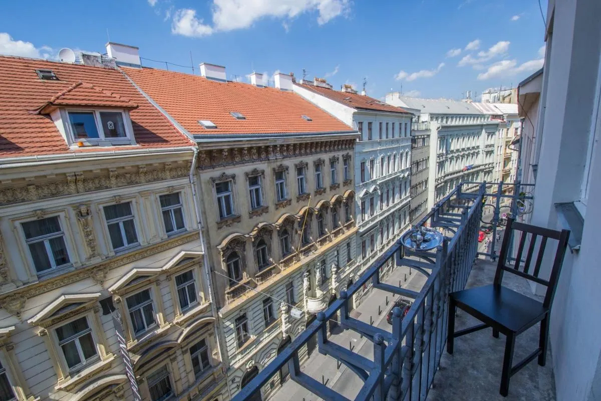 Image 5 of Labyrinth apartments by Ruterra