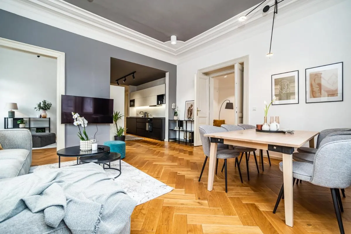 Image 5 of Luxurious 3bed very spacious apt in the best area
