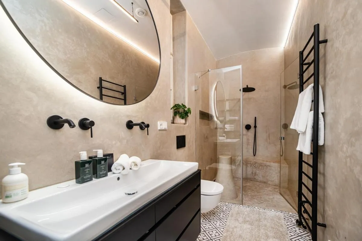Image 1 of Luxurious 3bed very spacious apt in the best area