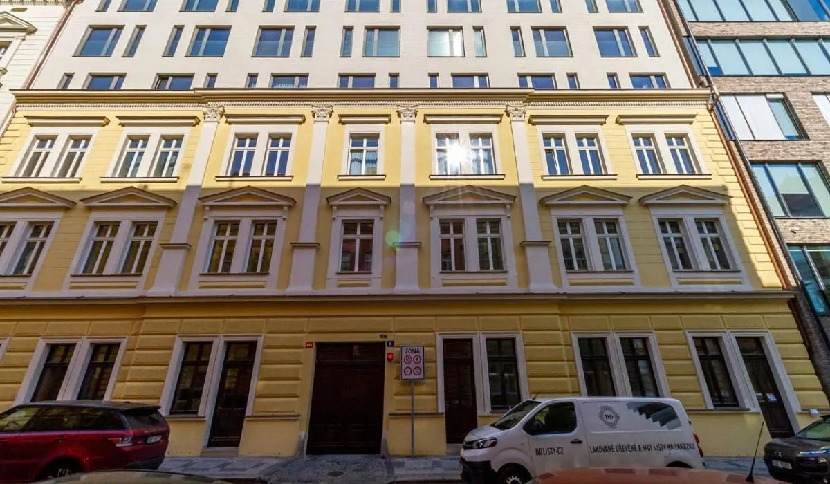 Image 5 of Luxurious Apartment Near the Center – Entire Unit