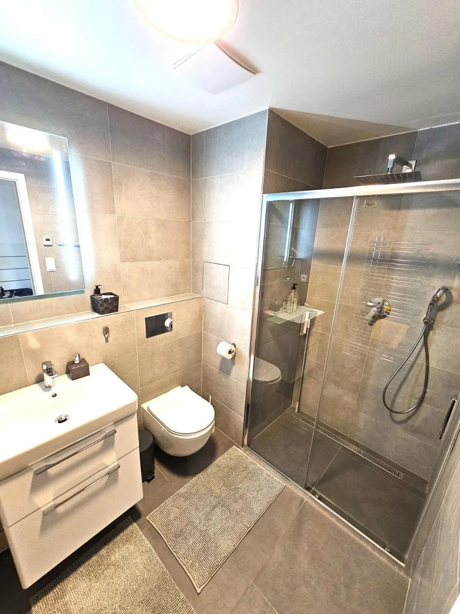 Image 3 of Luxurious Apartment Near the Center – Entire Unit