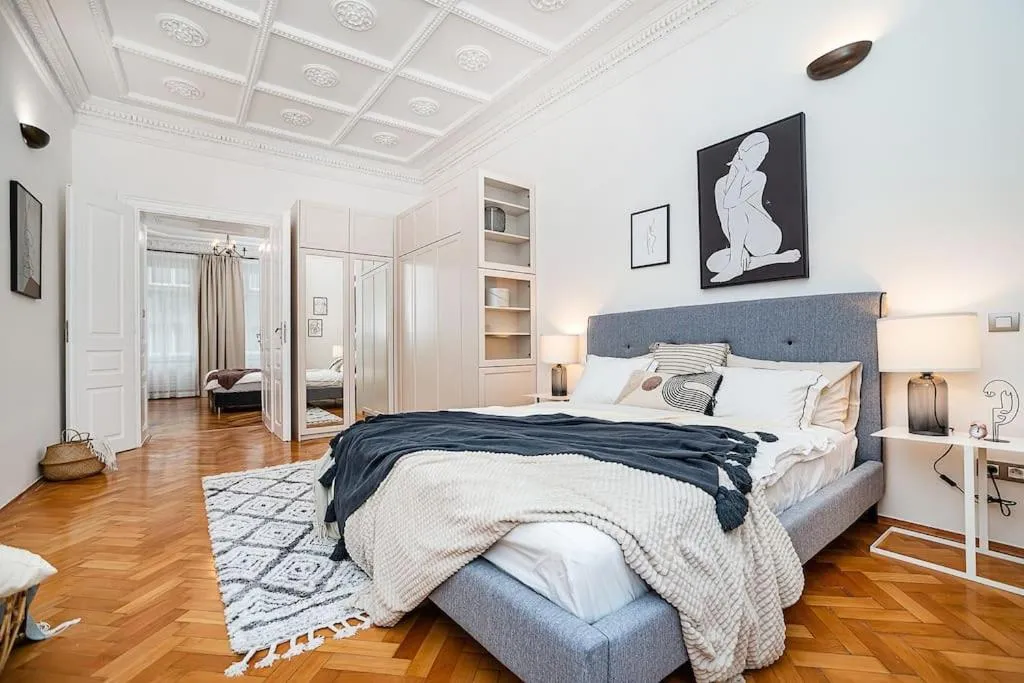 Image 6 of Luxurious two-bedroom in the Old Town