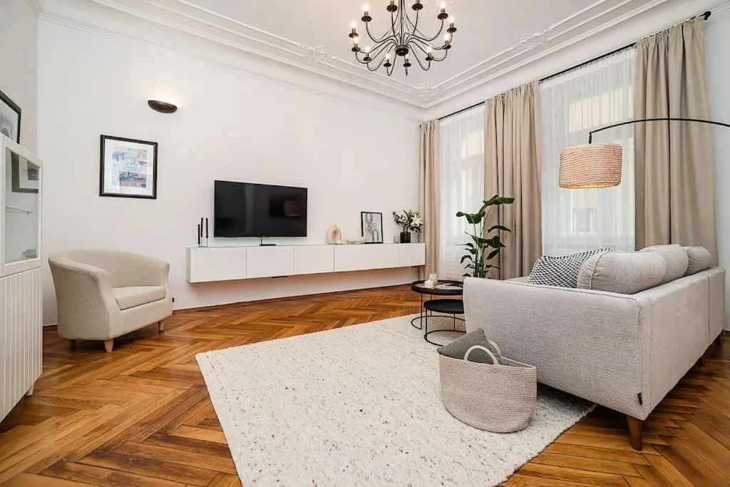 Image 4 of Luxurious two-bedroom in the Old Town