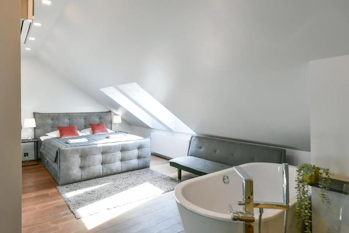 Image 5 of Luxury Apartment in Centre