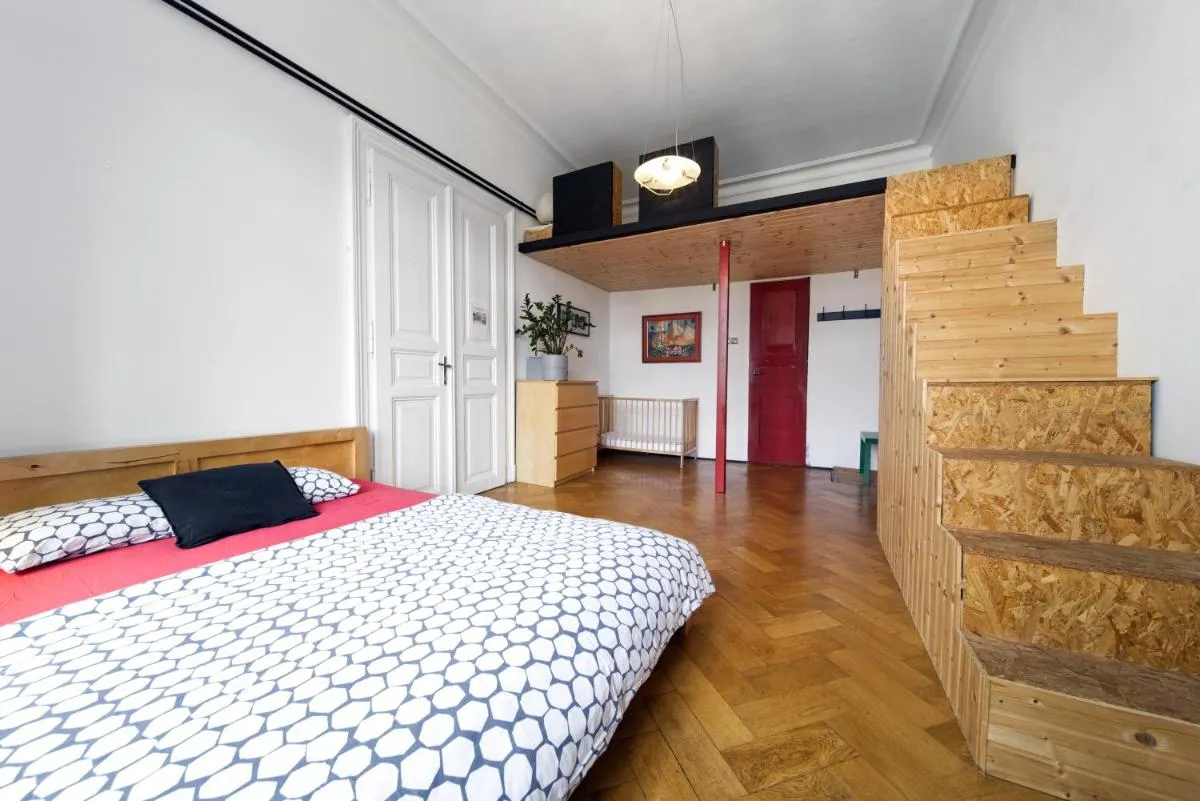 Image 5 of MIKE’S HUGE APARTMENT