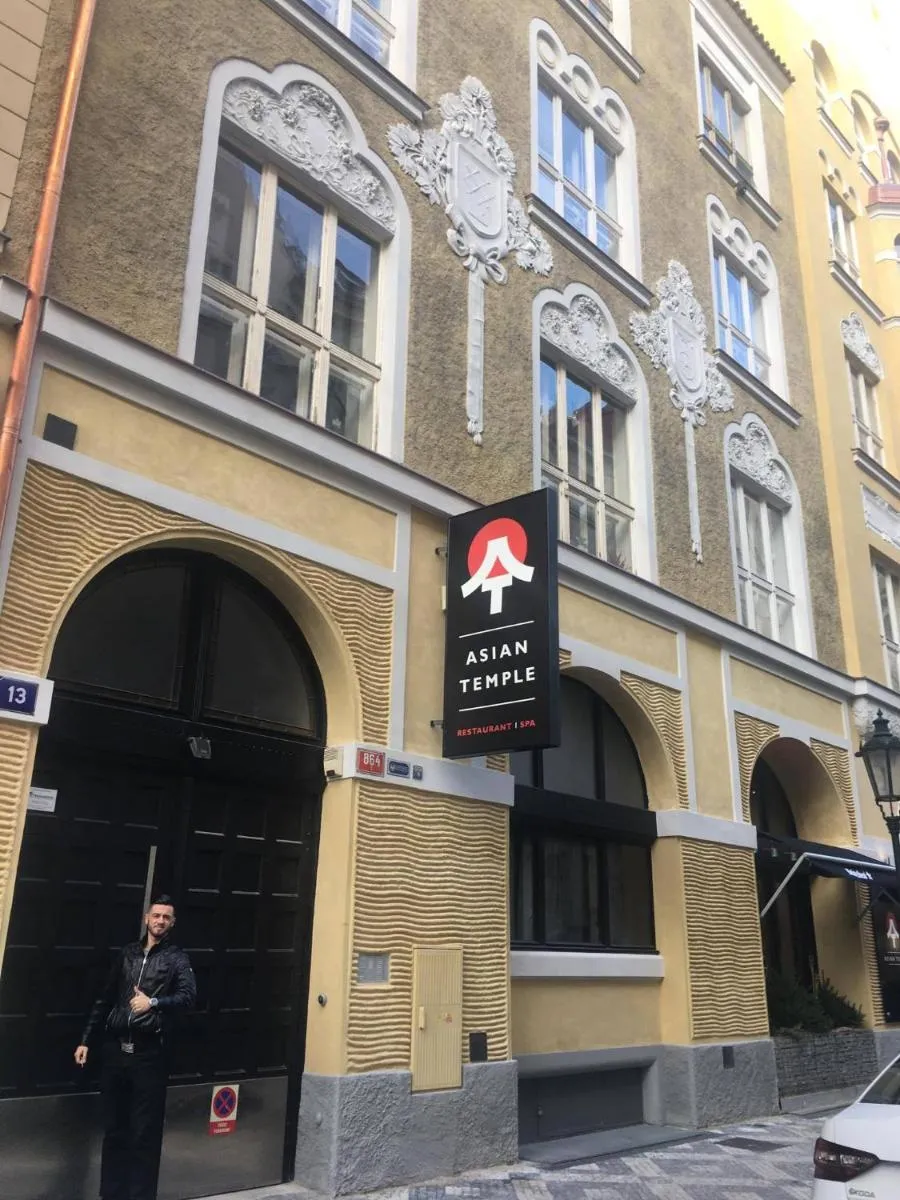 Image 5 of Modern Designed Oldtown Square Apartment