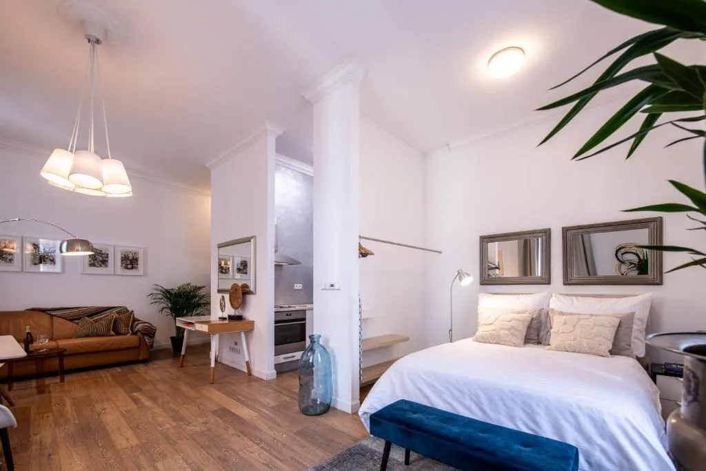 Image of Modern Downtown APT – renovated, on ideal location