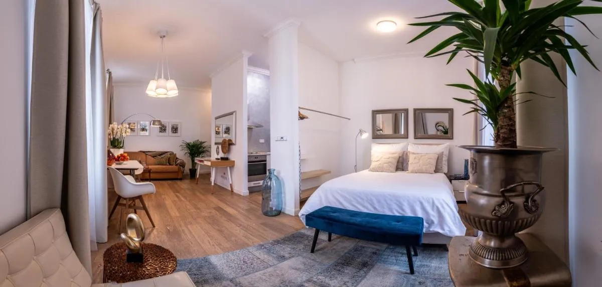 Image 1 of Modern Downtown APT – renovated, on ideal location