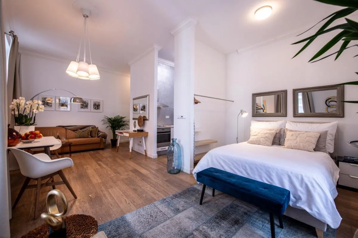 Image 5 of Modern Downtown APT – renovated, on ideal location