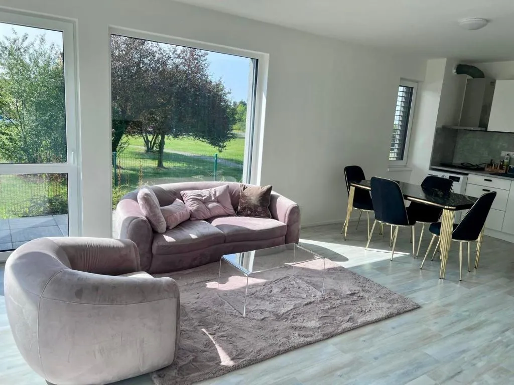 Image of Modern apartment close to Tram and Airport, free parking