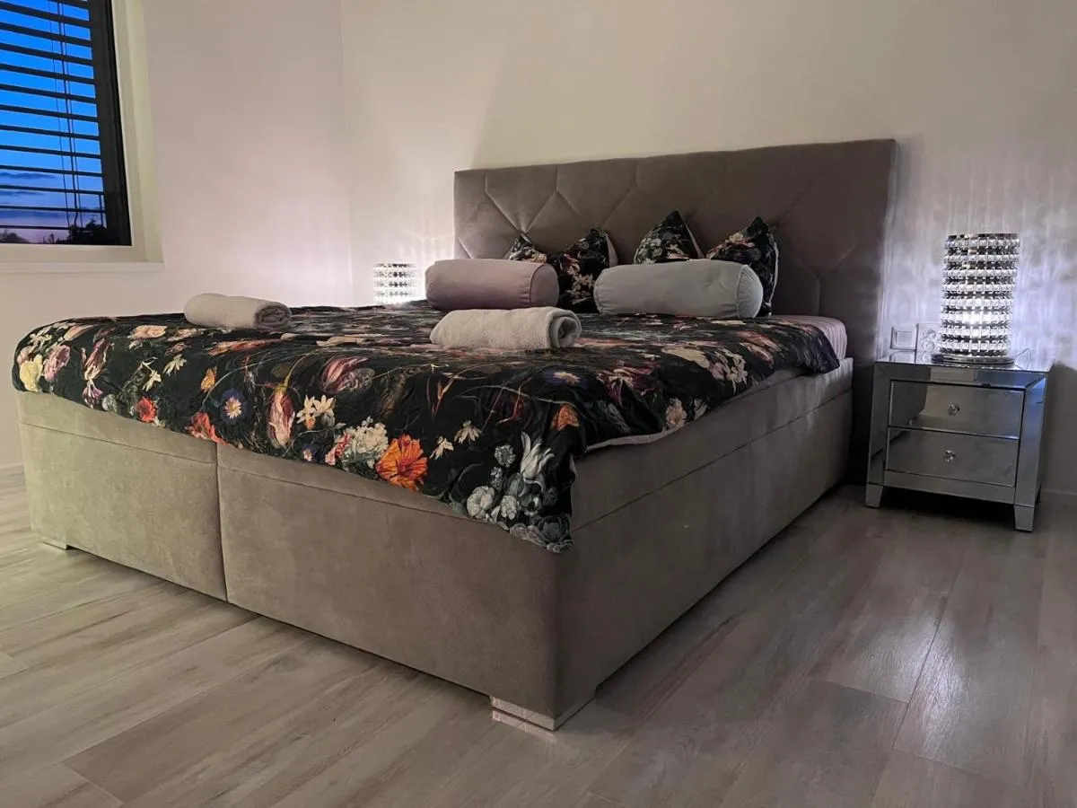 Image 6 of Modern apartment close to Tram and Airport, free parking