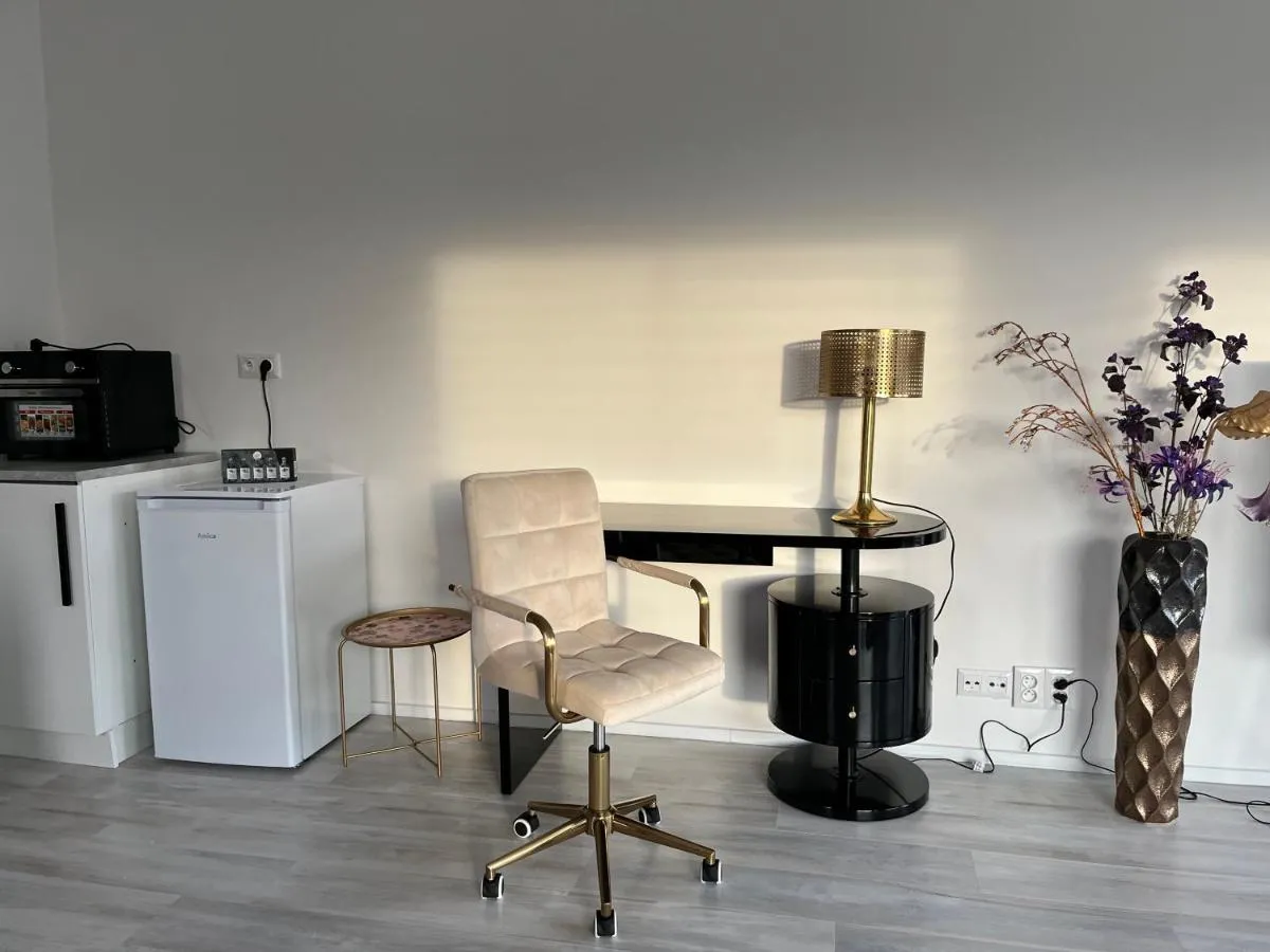 Image 3 of Modern apartment close to Tram and Airport, free parking