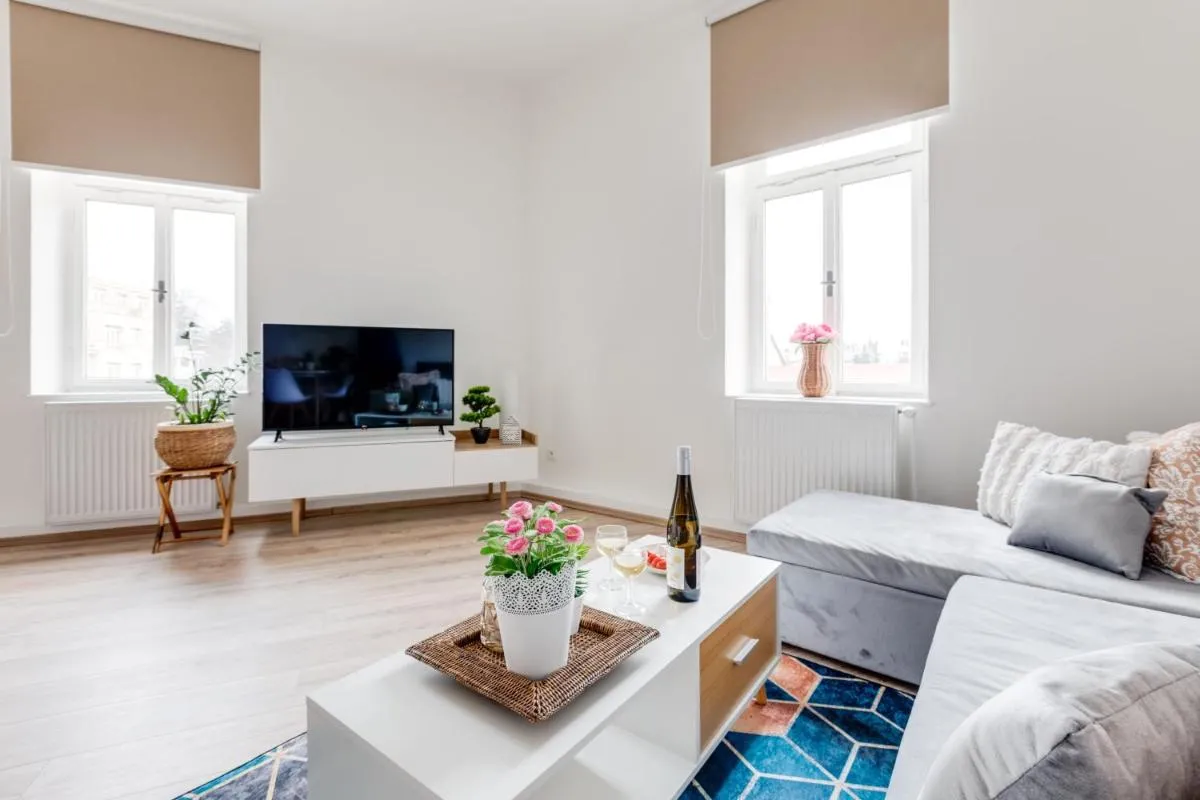 Image 4 of Modern, bright and spacious apartment