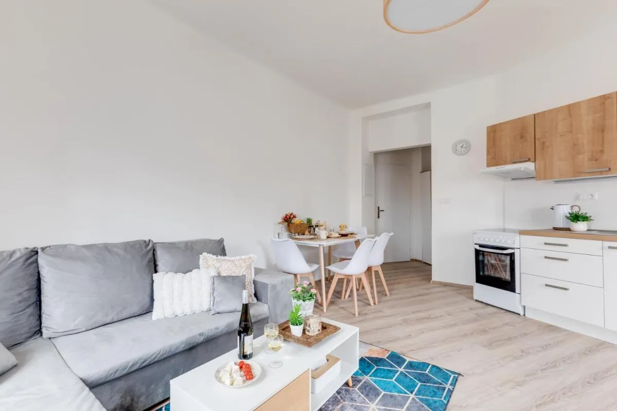 Image 3 of Modern, bright and spacious apartment