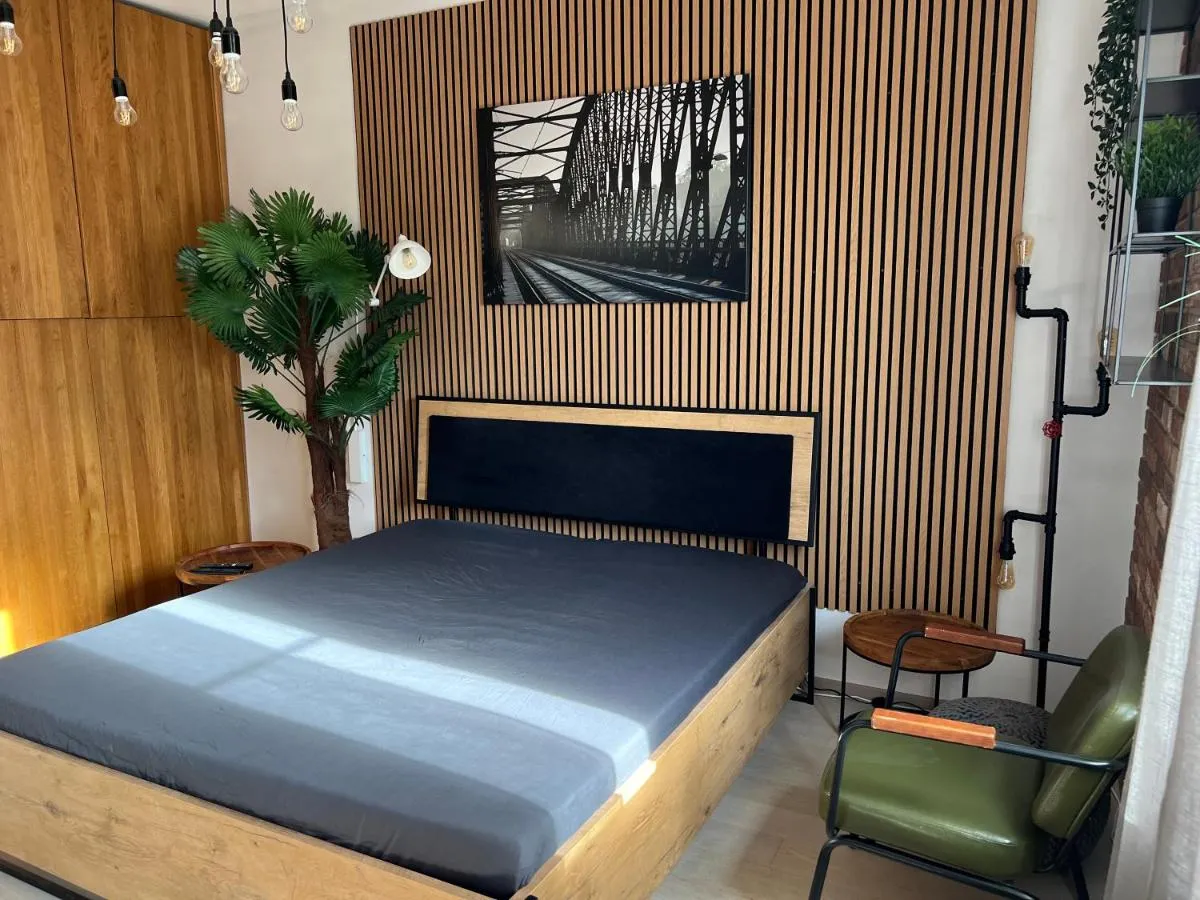 Image 1 of Moderní industry studio