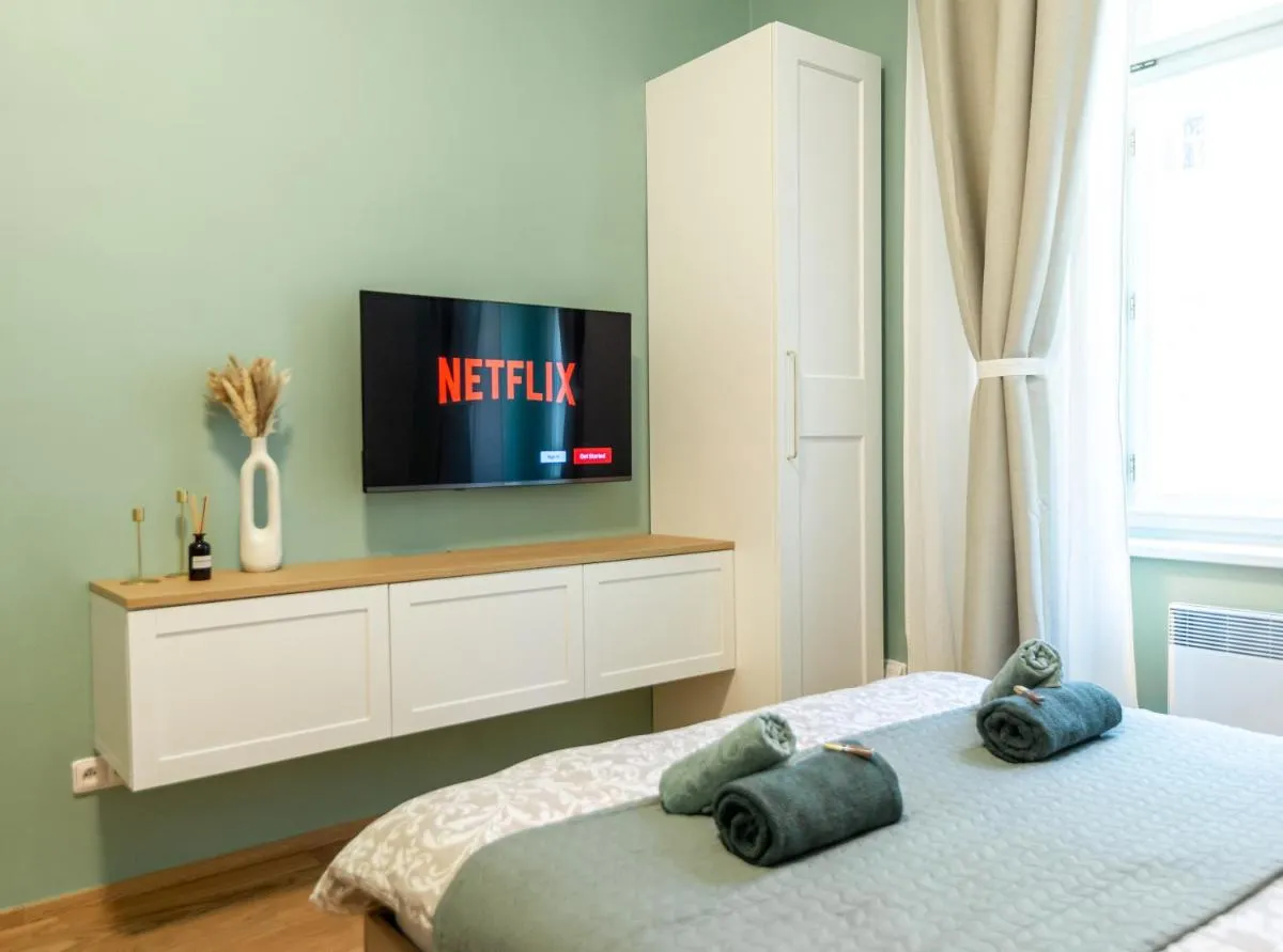 Image 1 of Modern & spacious apartment near the old town