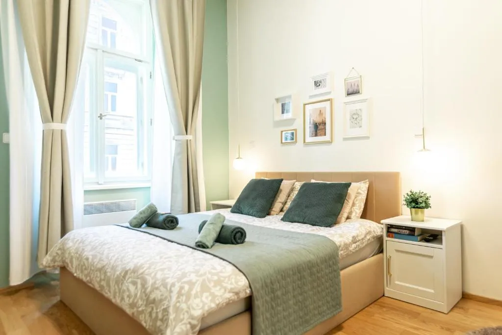 Image of Modern & spacious apartment near the old town
