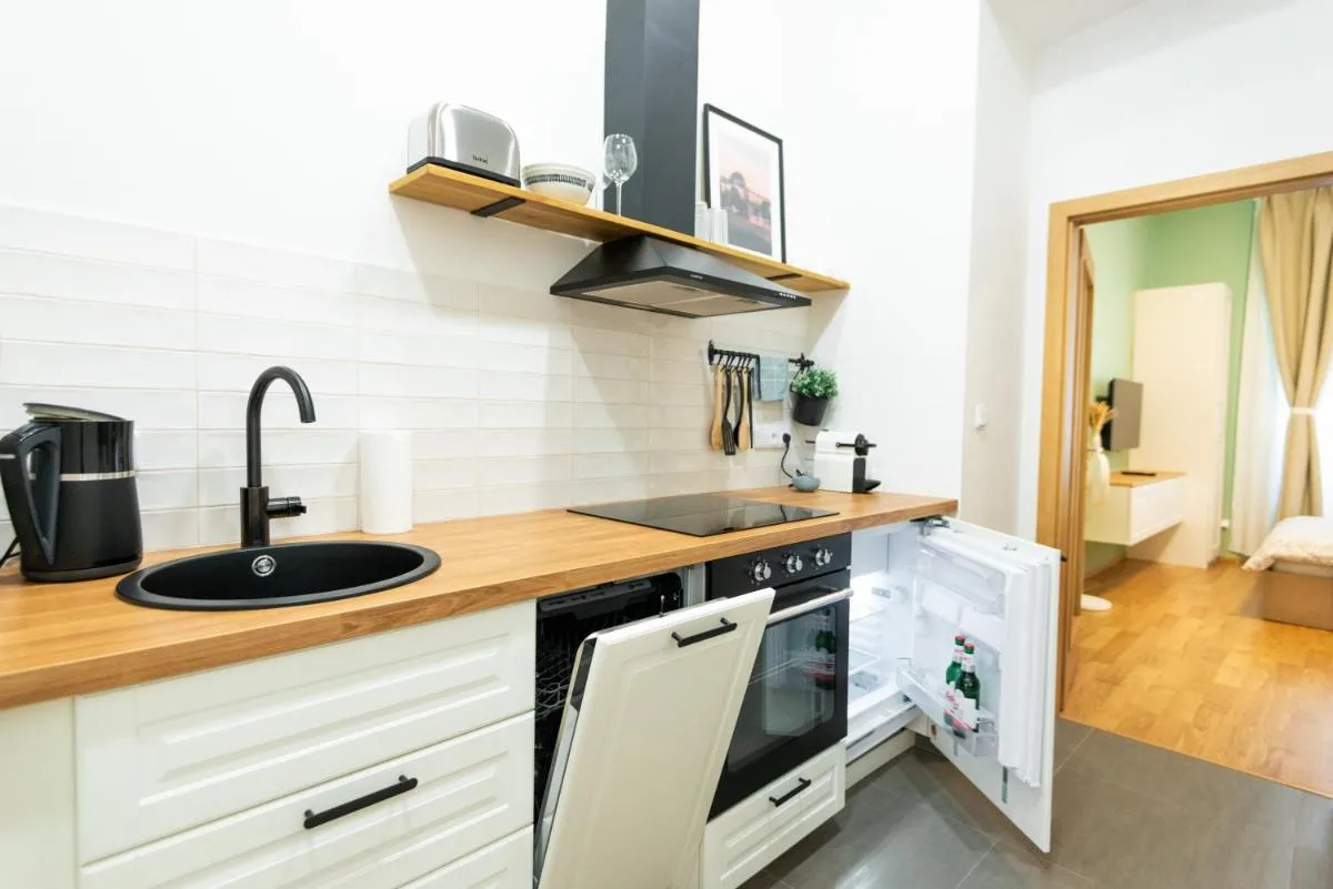 Image 2 of Modern & spacious apartment near the old town